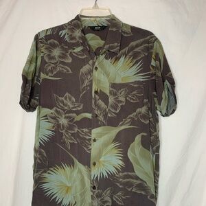 Neuw short sleeve button down shirt S flat front pocket